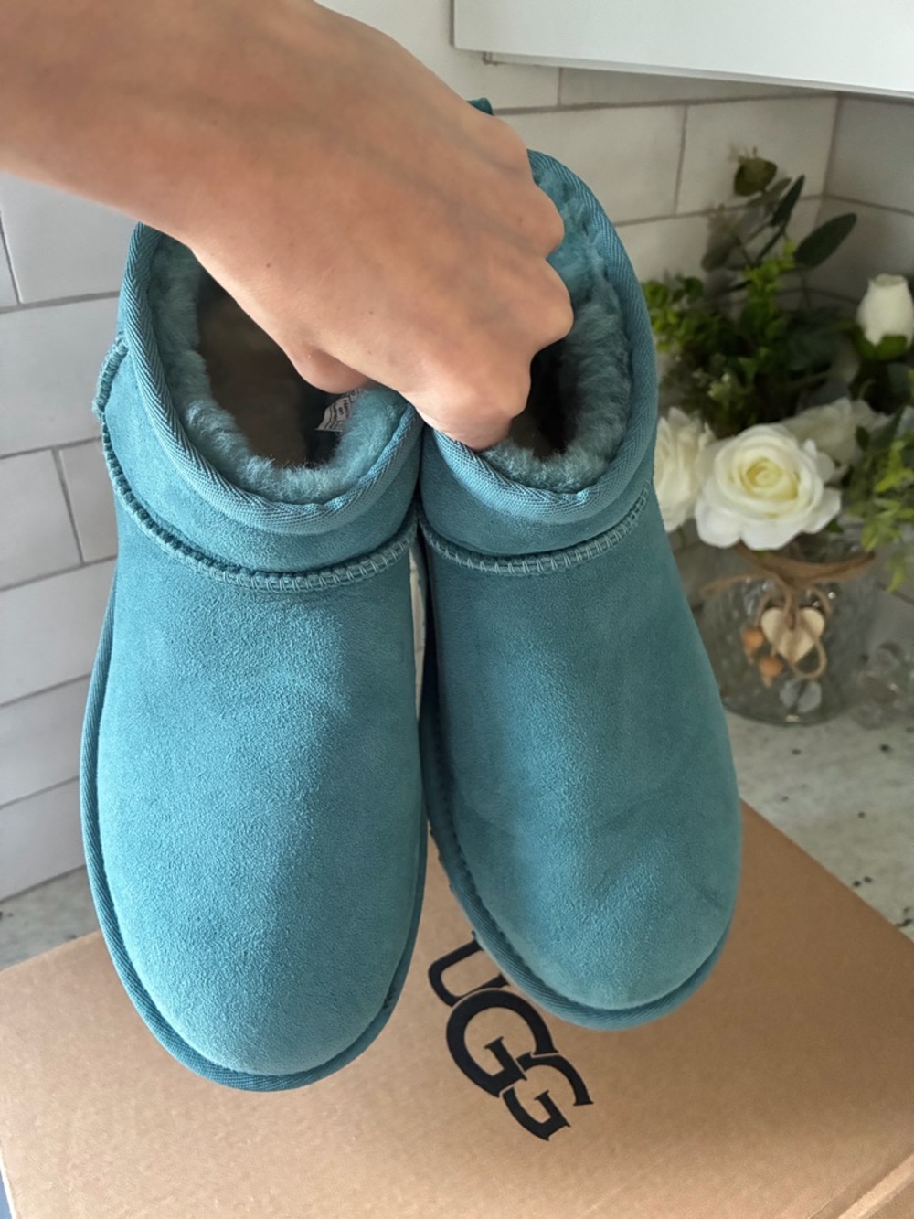 EUC Women’s Uggs Ultra Mini Size 8 Teal Blue